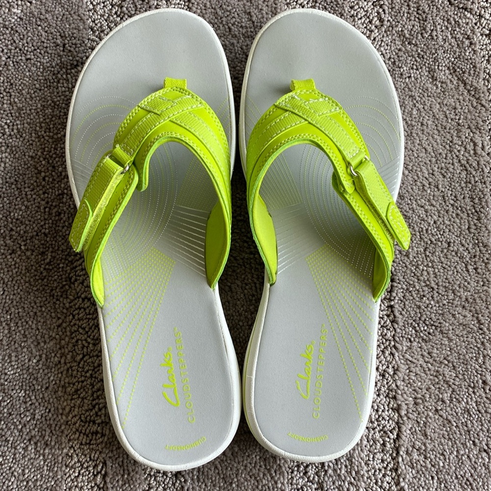 CLARKS Women's Cloudsteppers Flip-Flops thongs -Size 9M Lime Green
